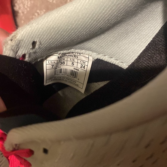 Brooks Hyperion Tempo running shoes. Size 7B. Slightly worn - Picture 4 of 4